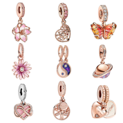 Abalorios de Dijes de Oro Rosa para Pulsera | Dijes Elegantes de Flor, Corazón y Cristal | Joyería de Lujo para Mujer